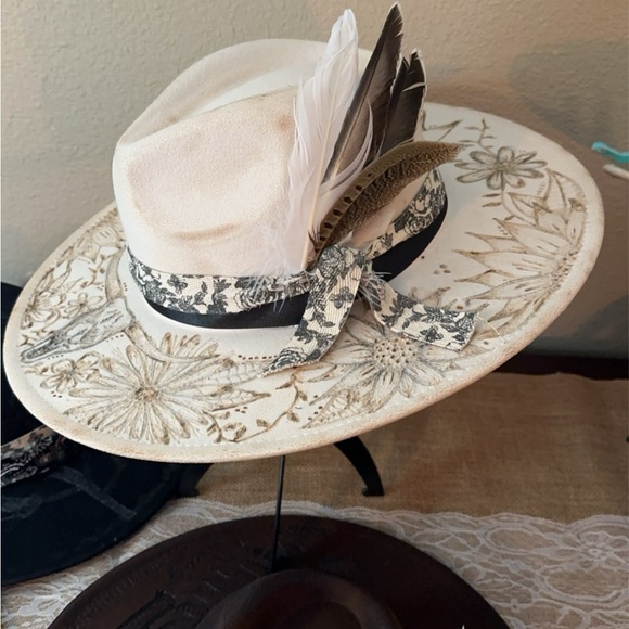Brand new cream vegan felt fedora, hand burnt, one of a kind! - Picture 2 of 3